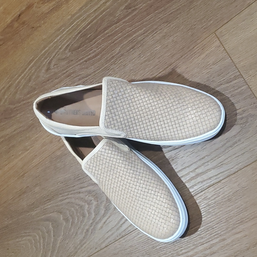 BROTHERS UNITED slip ons.     #3930